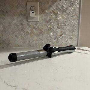 The Beachwaver Co. Silver and Black Hair Tool